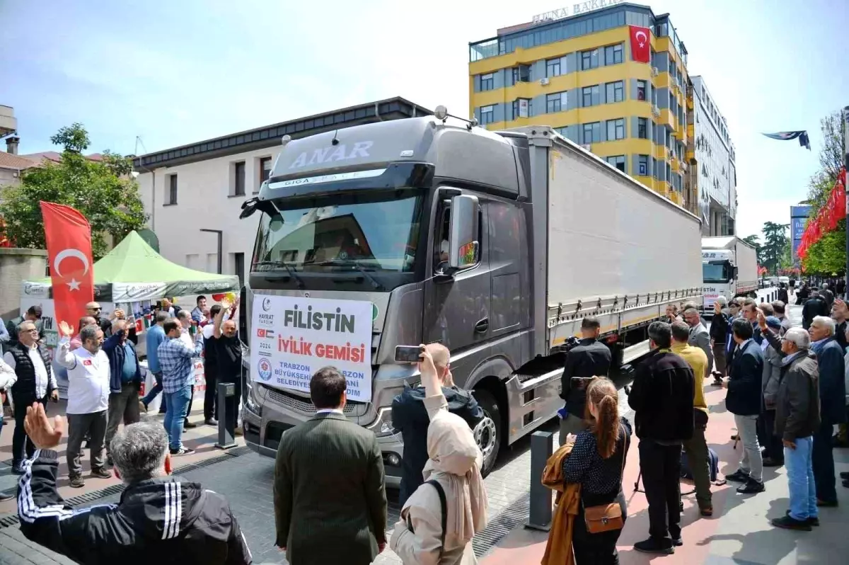 Trabzon\'dan Filistin\'e 3 Tır Dolusu Yardım Malzemesi Gönderildi