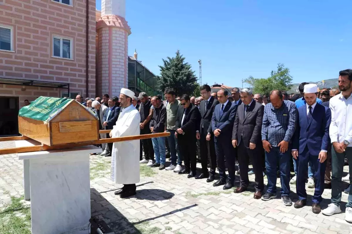 Çankırı\'da trafik kazasında hayatını kaybeden köy muhtarı son yolculuğuna uğurlandı