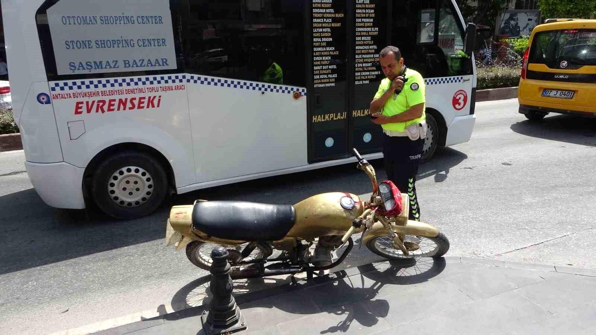 Alanya\'da Çalıntı Motosiklet Trafik Kontrolünde Yakalandı