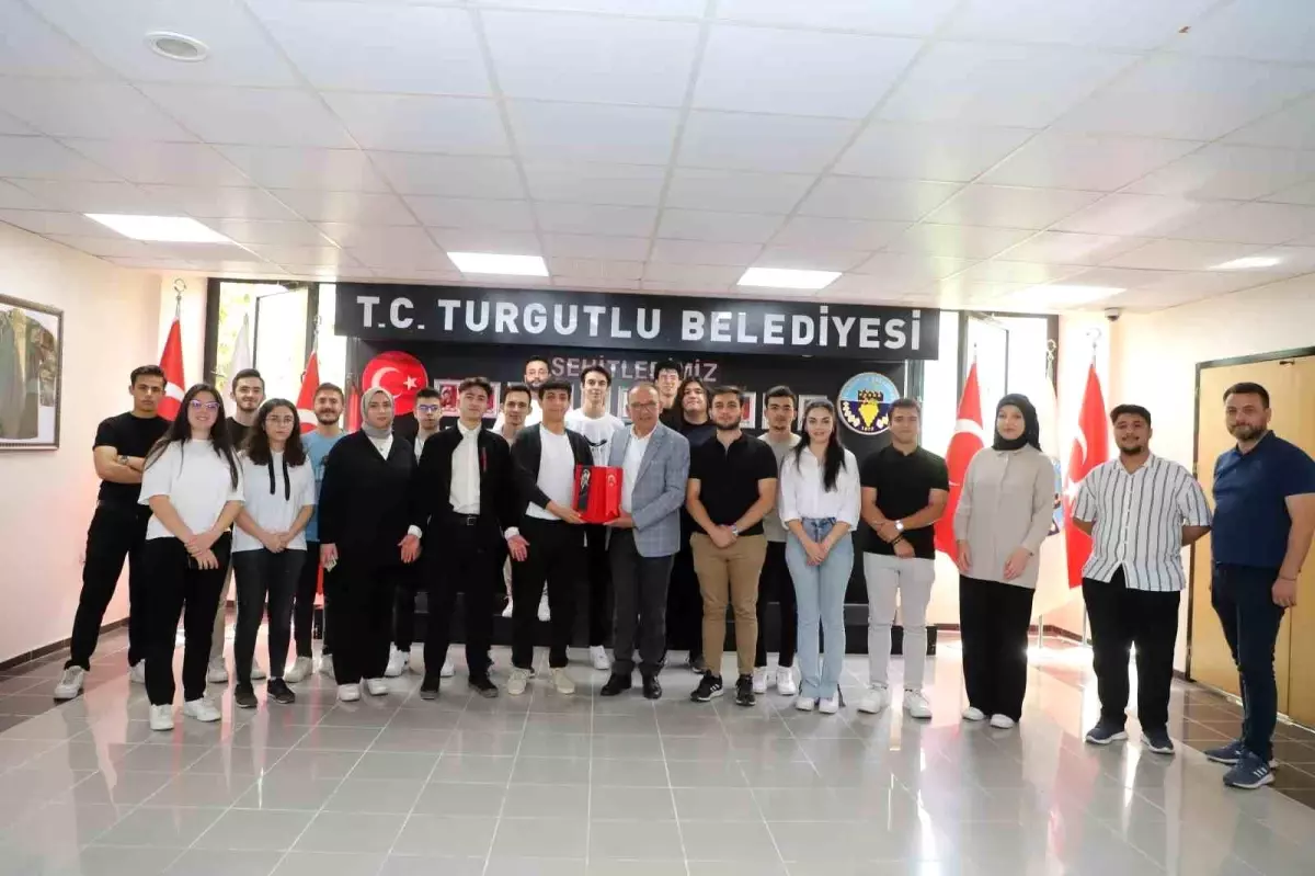 Turgutlu Belediye Başkanı Çetin Akın, CBÜ öğrencilerini ağırladı