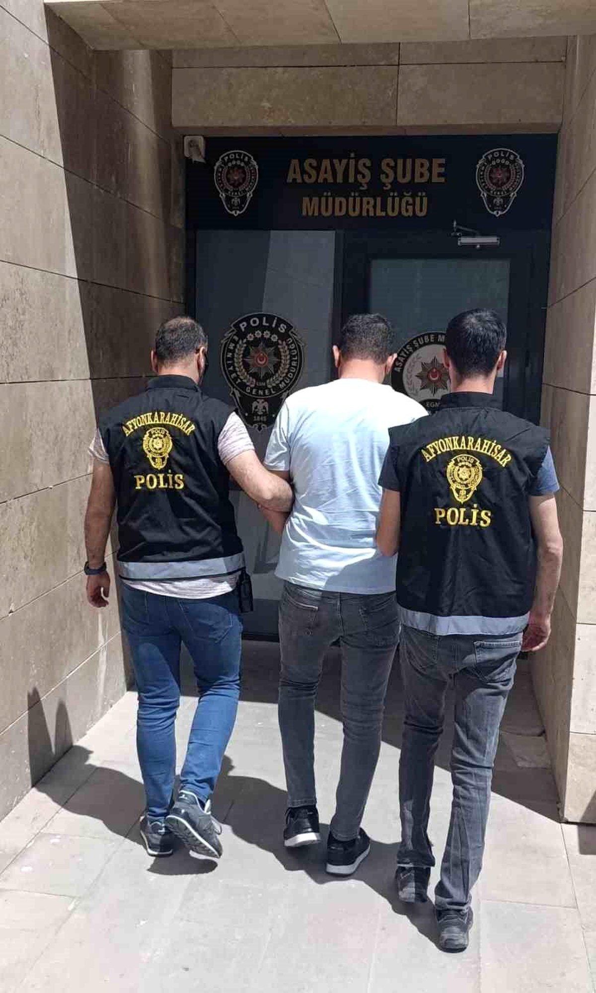 Afyonkarahisar\'da Trafik Güvenliğini Tehlikeye Sokma Suçundan Aranan Şahıs Yakalandı