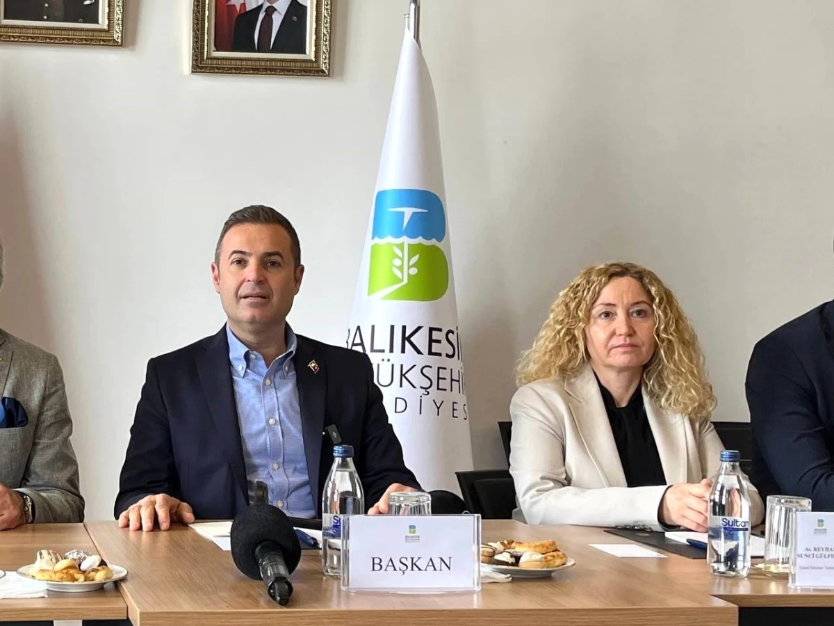 Balıkesir Büyükşehir Belediye Başkanı Ahmet Akın Bandırma\'da Halk Buluşması Gerçekleştirdi