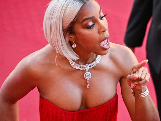 Amerikalı şarkıcı Kelly Rowland, Cannes Film Festivali'nde kadın güvenlik görevlisini azarladı