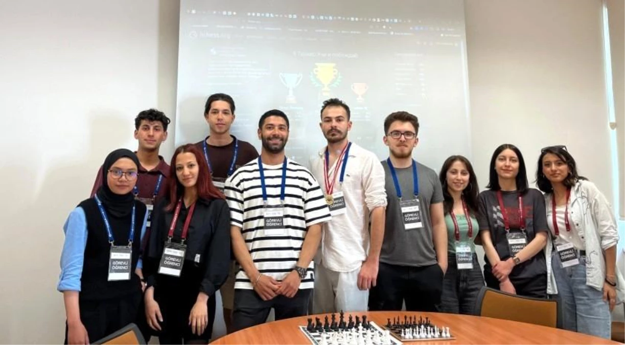 Anadolu Üniversitesi Yabancı Diller Kulübü, II. Uluslararası Satranç Turnuvası\'nda Türkiye\'yi temsil etti