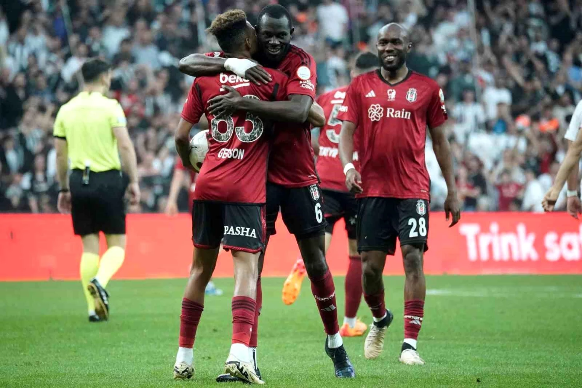 Beşiktaş, Ziraat Türkiye Kupası finalinde Trabzonspor\'u yenerek 11. kez kupayı müzesine götürmek istiyor