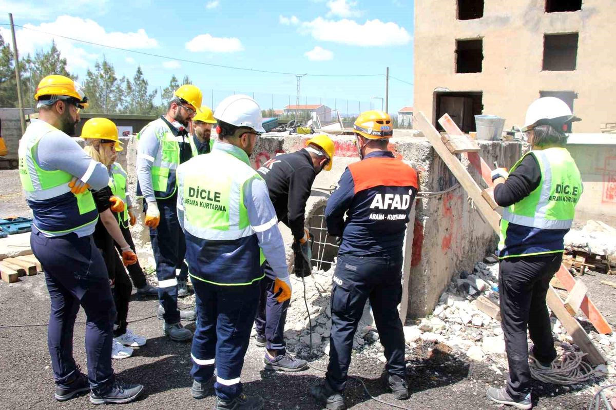 Dicle Elektrik Arama Kurtarma Ekibine AFAD\'dan Eğitim