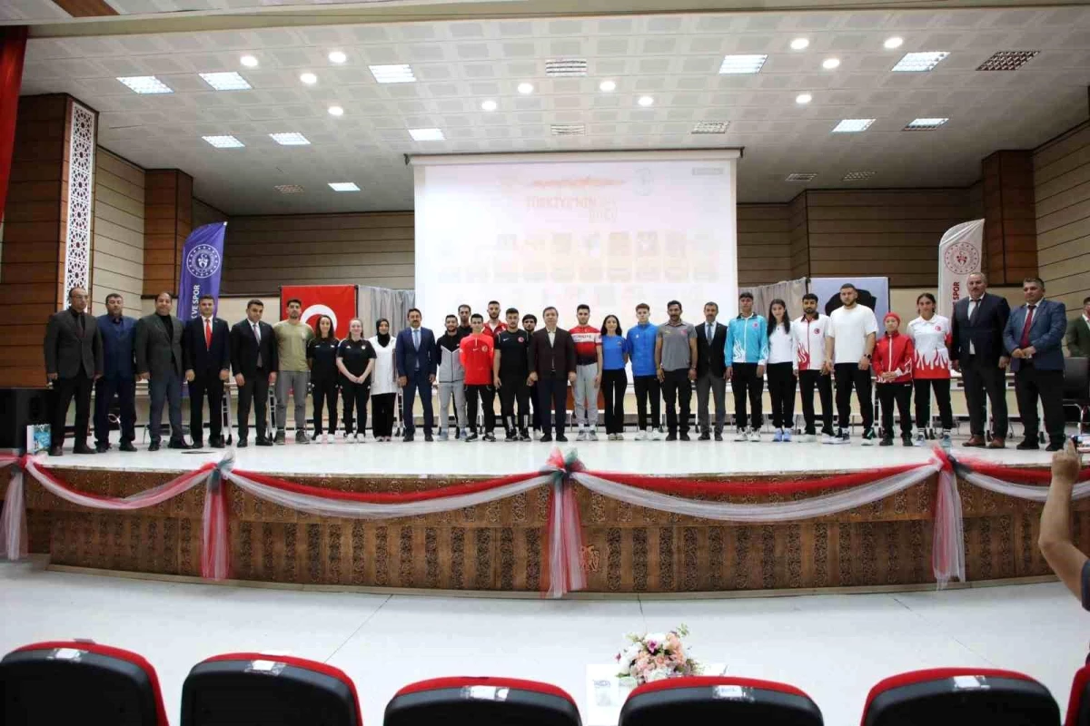 Erzincan\'da 19 Mayıs\'ta 19 Başarılı Genç Söyleşi Programı Düzenlendi