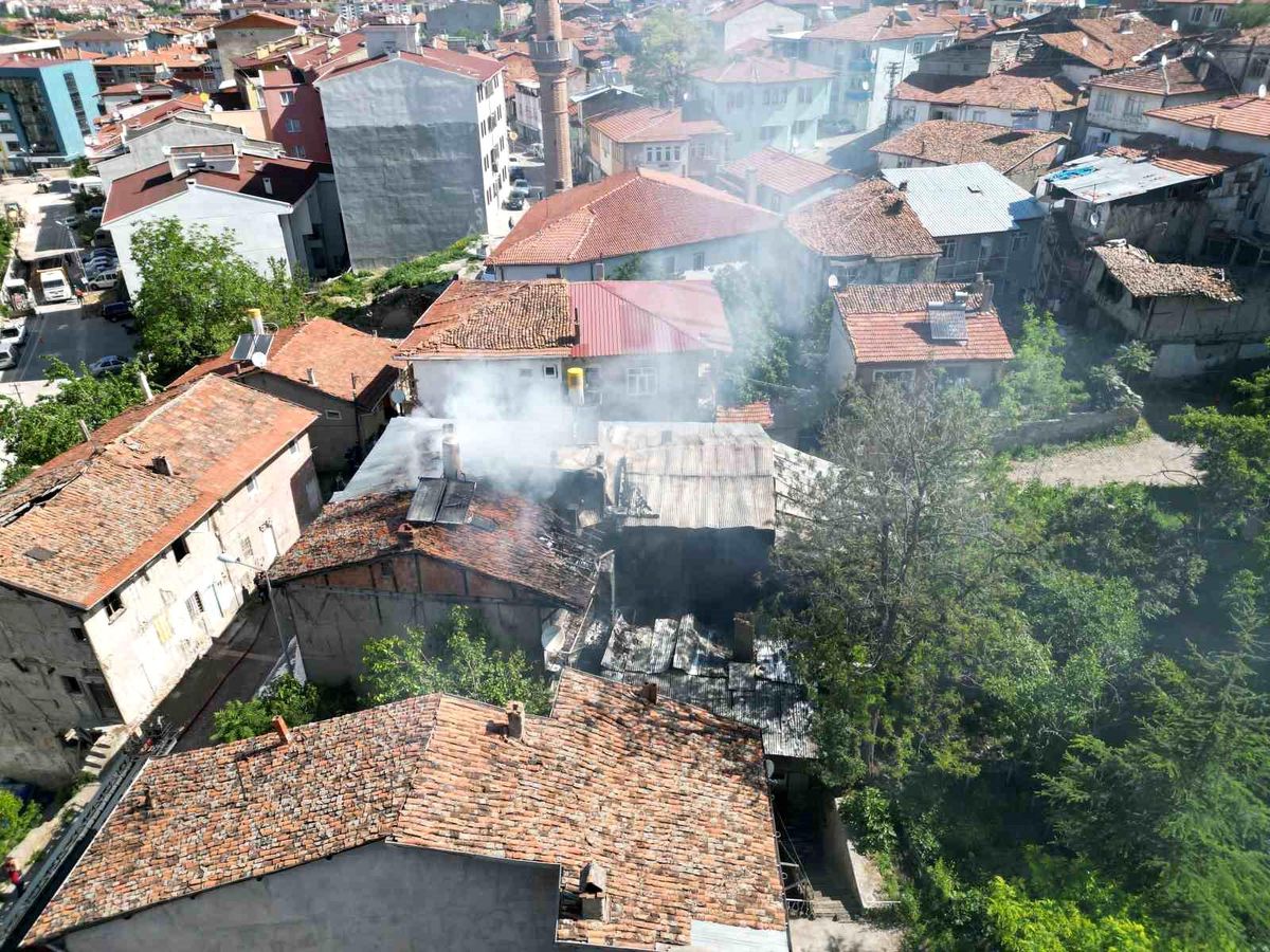 Tokat\'ta İki Katlı Evde Çıkan Yangın Kısa Sürede Söndürüldü