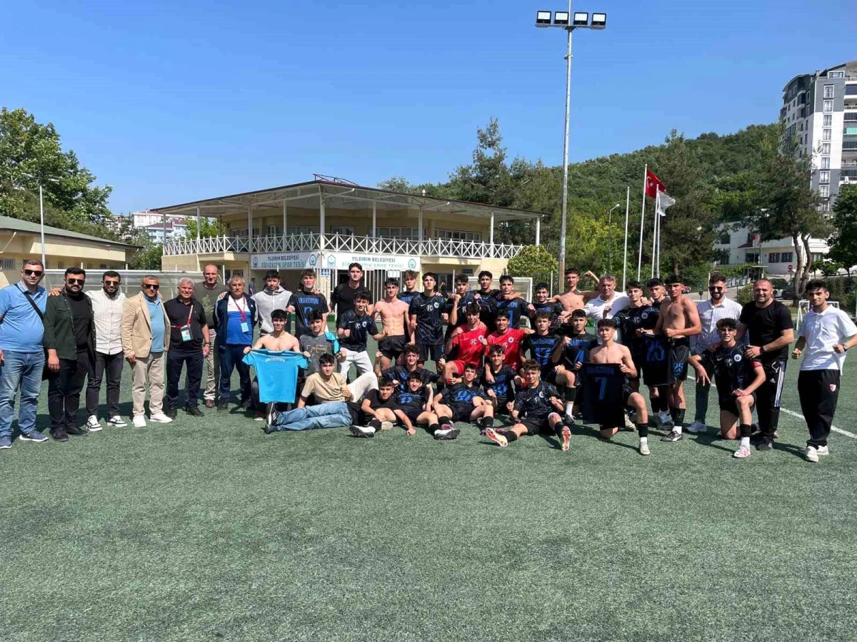 Gemlik Belediyesi Gençlik ve Spor Kulübü U-17 Futbol Takımı Şampiyon Oldu