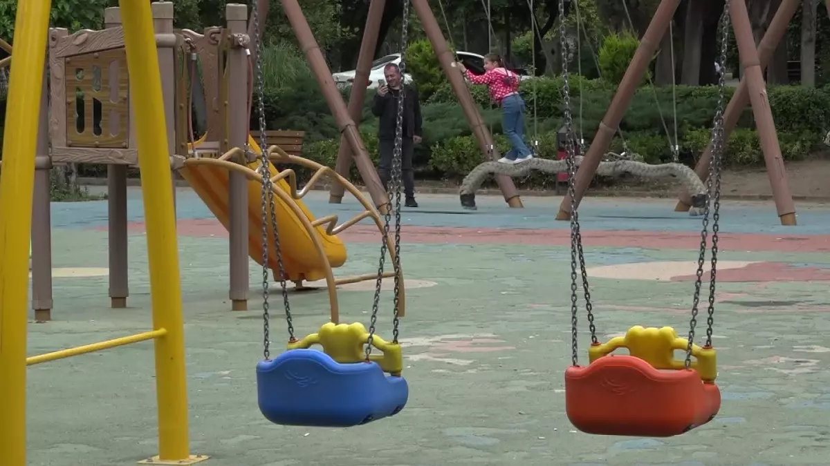 İzmir Büyükşehir Belediyesi Parklarını Yeniliyor