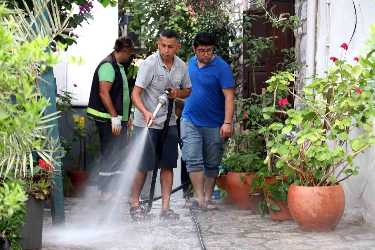 Marmaris Kale Sokakları Temizlendi