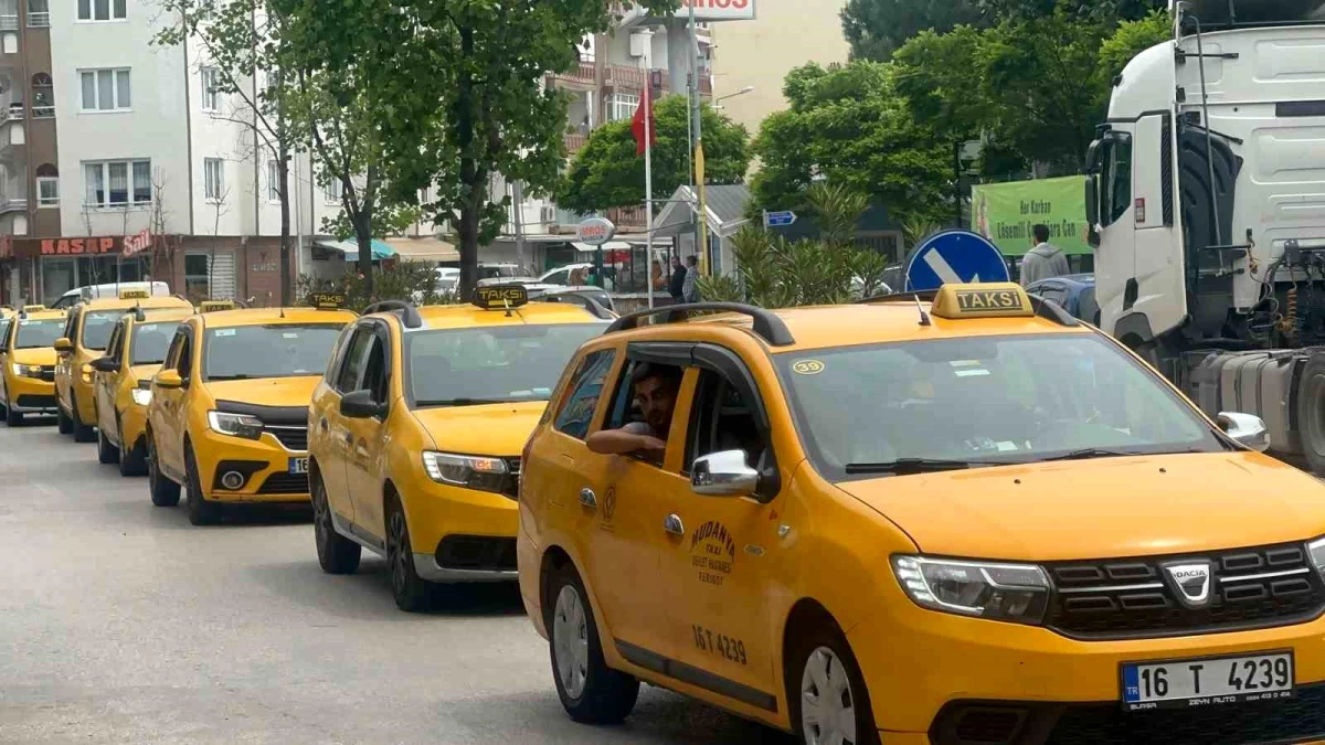 Bursa\'da bıçaklanan taksici için şoförler konvoy yaptı