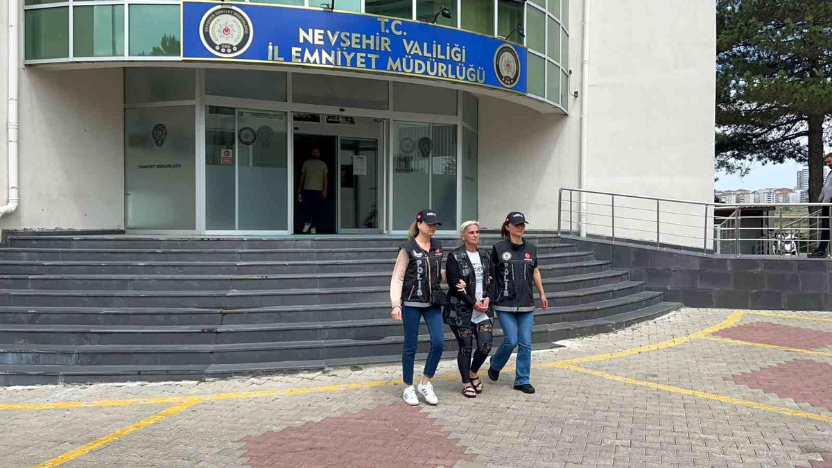 Narkotik Polis Köpeği Ateş, Uyuşturucu Kaçakçısını Yakaladı