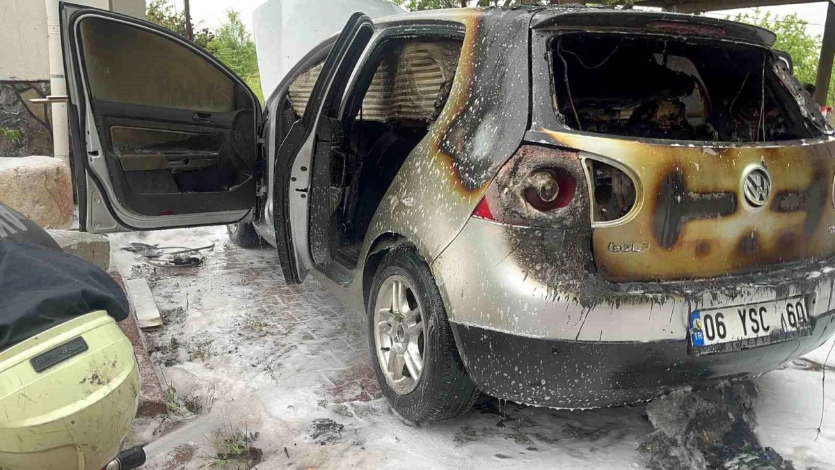 Aksaray\'da park halindeki otomobil alev aldı, vatandaş yaralandı