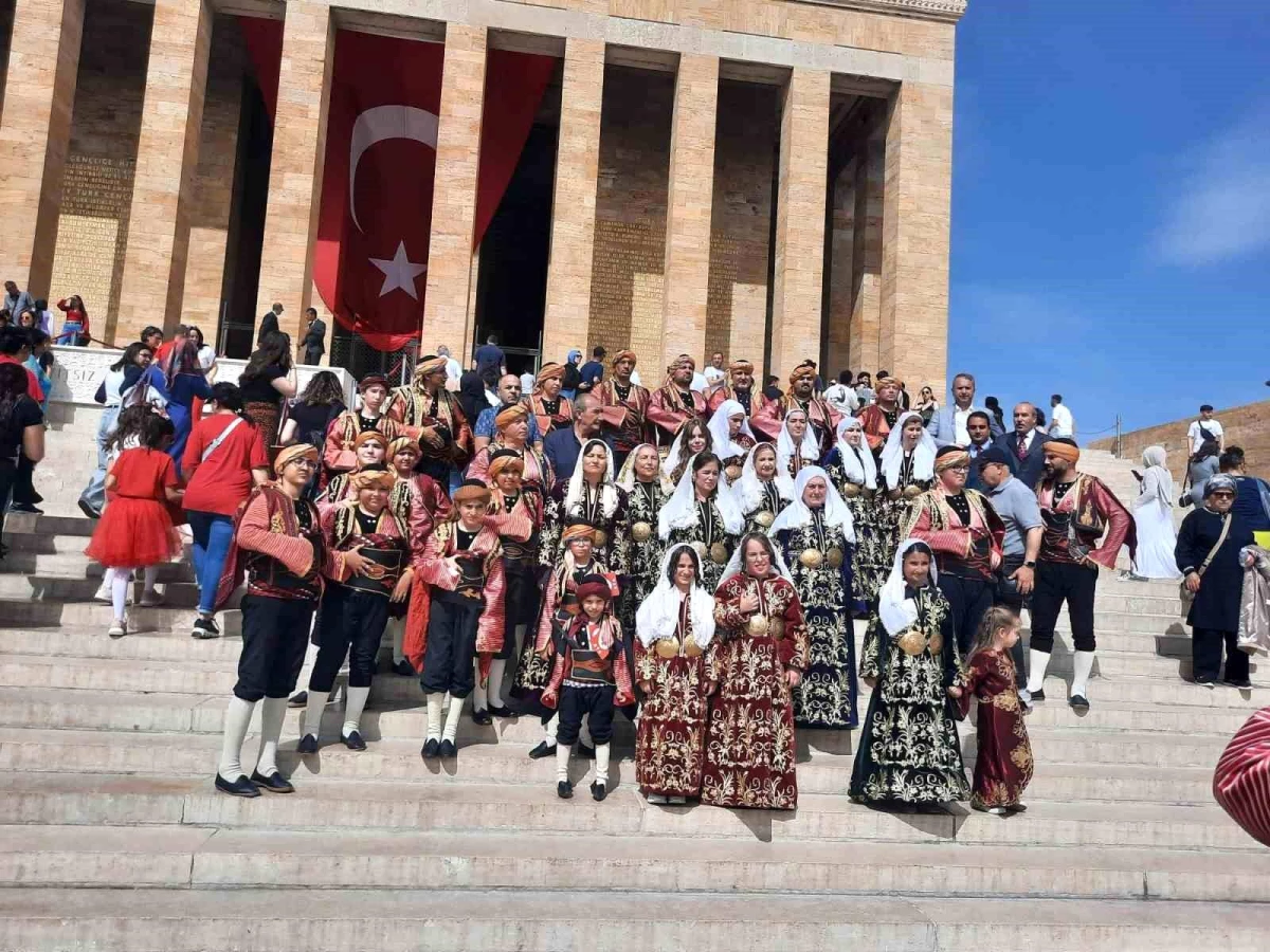 Ankara Kulübü Derneği Yenimahalle Şubesi Üyeleri Anıtkabir\'i Ziyaret Etti