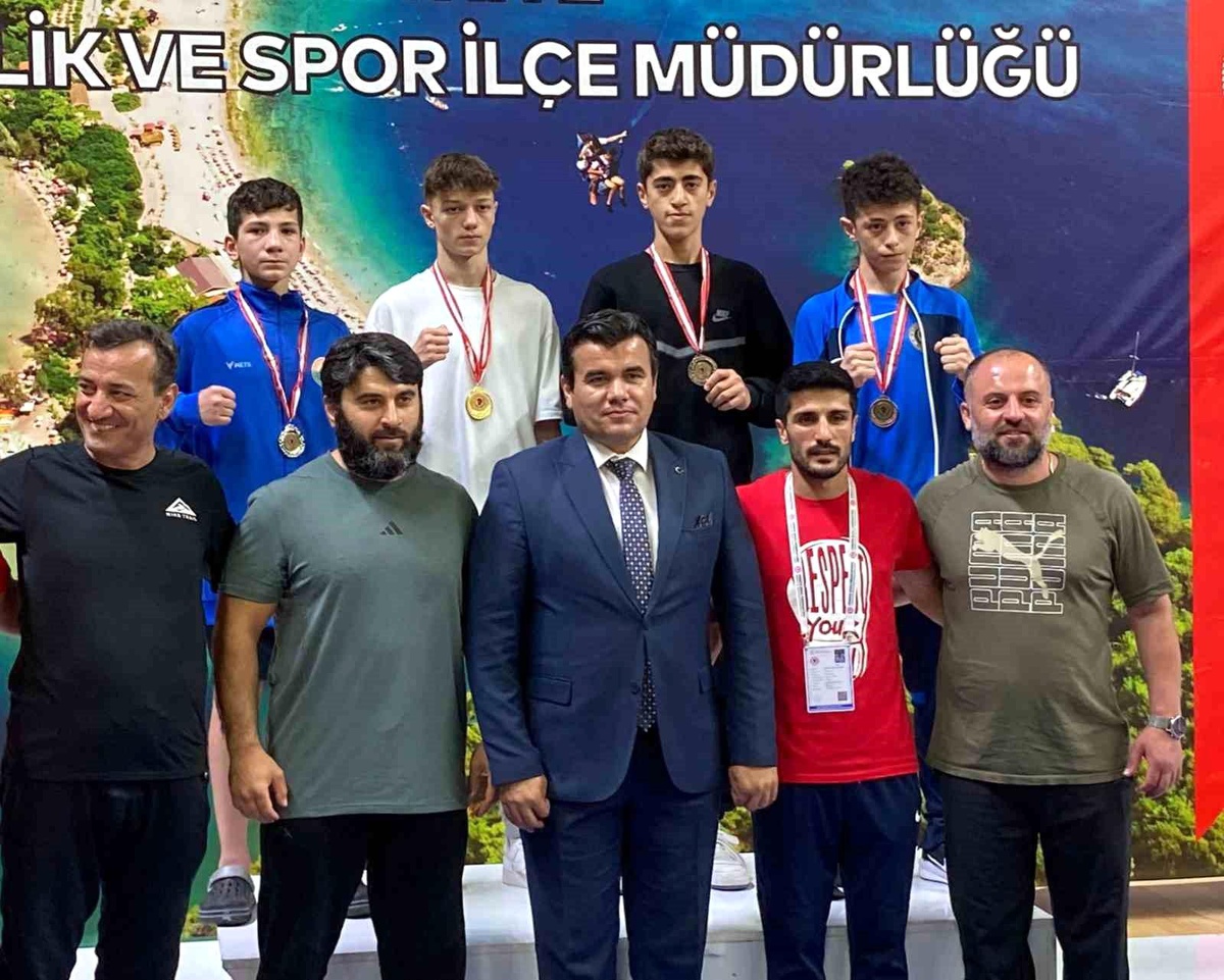 Tekirdağlı Sporcu Ahmet Efe Taş Muğla\'da Boks Şampiyonasında 3. Oldu