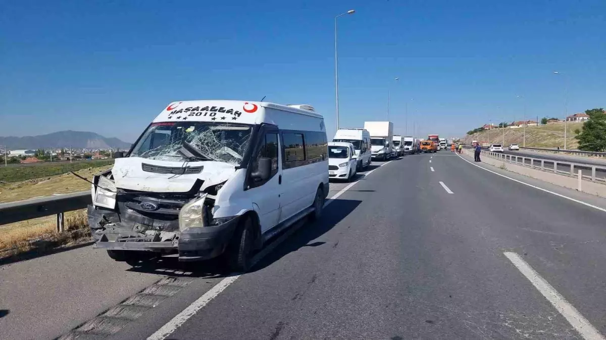 Kayseri\'de Zincirleme Trafik Kazası: 11 Yaralı