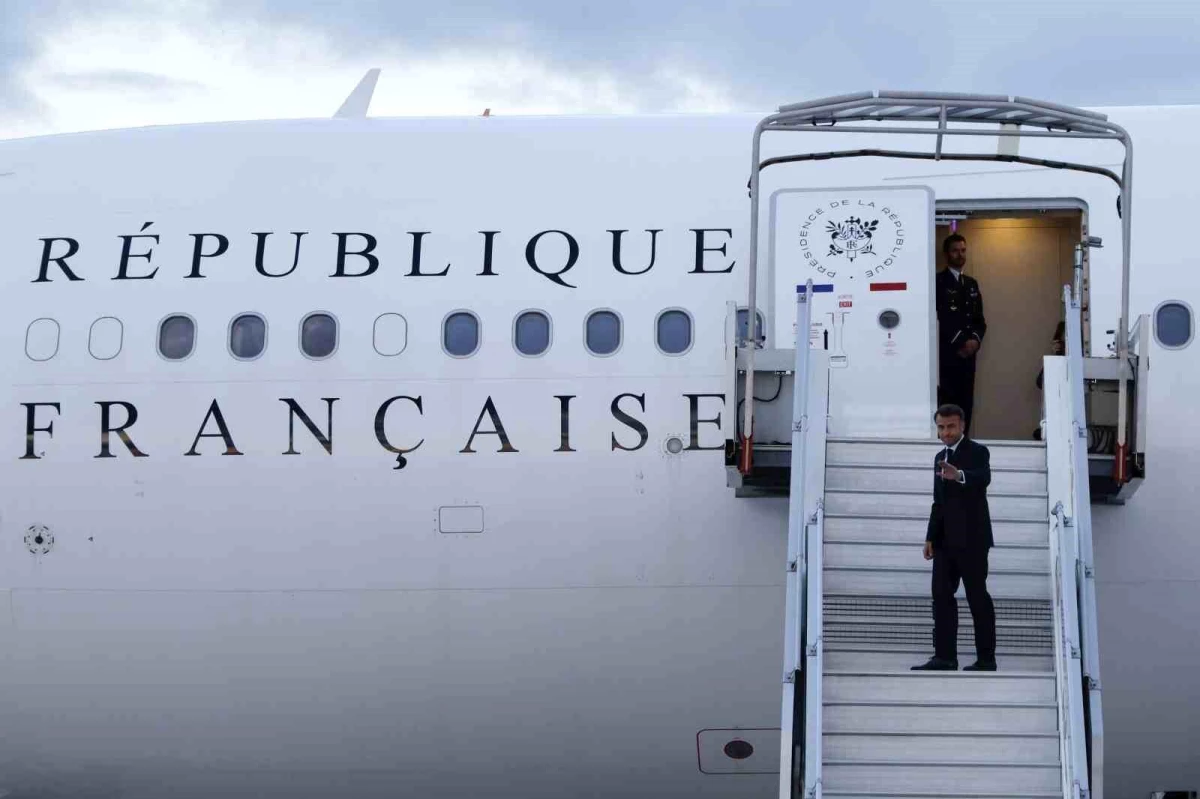 Fransa Cumhurbaşkanı Macron\'un Ziyareti Öncesi Yeni Kaledonya\'da Şiddet Olayları