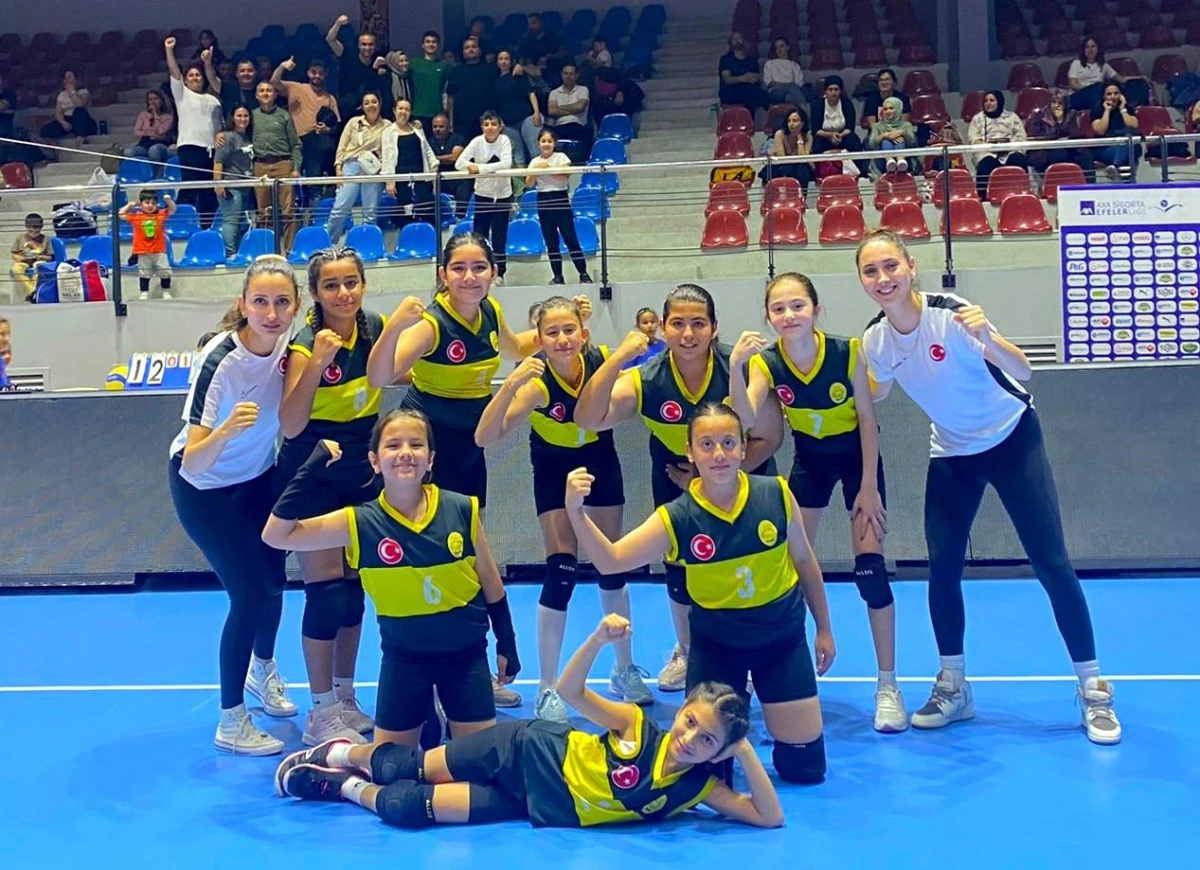 Aliağa Belediyesi Demirspor Mini Voleybol Takımı İzmir Şampiyonası\'nda Yarı Finale Yükseldi