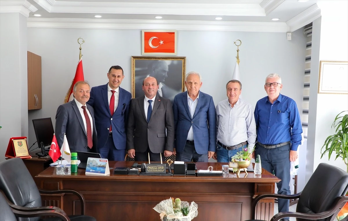 Balkan Rumeli Türkleri Konfederasyonu Yönetimi Ferizli Belediye Başkanı Mehmet Ata\'yı Ziyaret Etti
