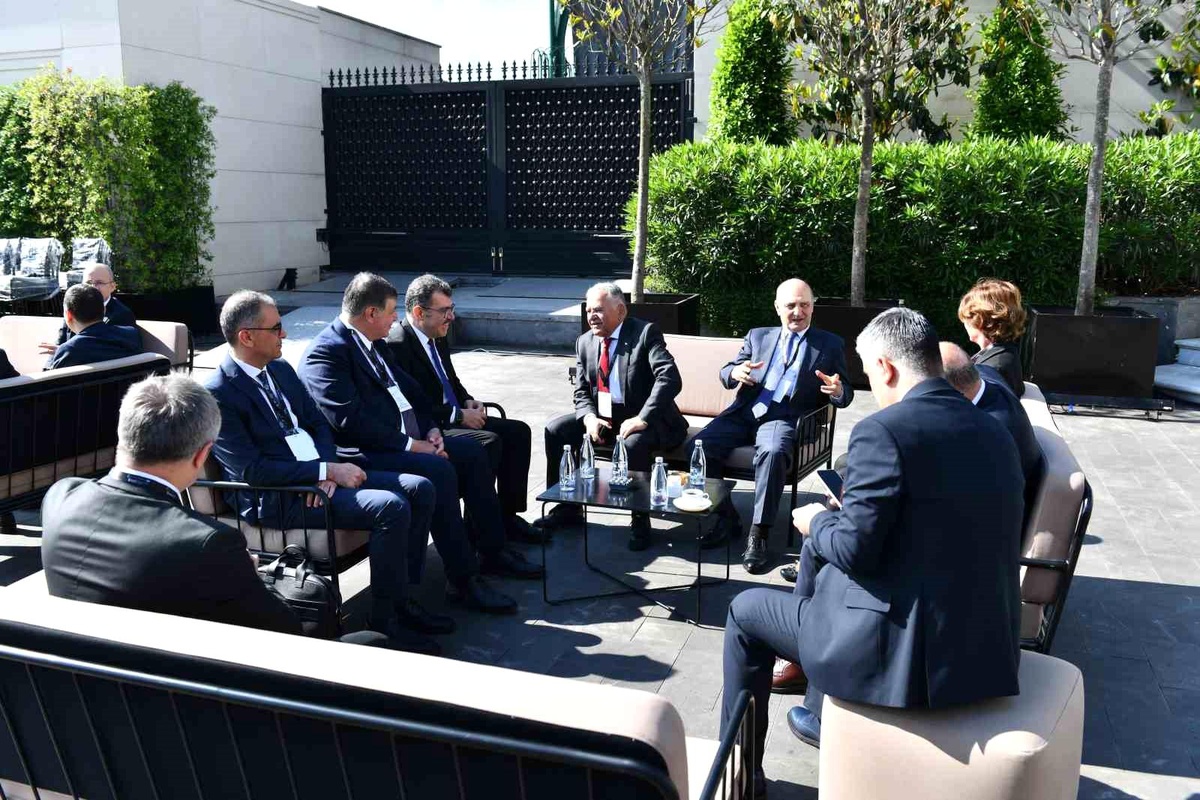 Kayseri Büyükşehir Belediye Başkanı Dr. Memduh Büyükkılıç, Teknoloji Liderleri Zirvesi 2024 Etkinliği\'ne katıldı