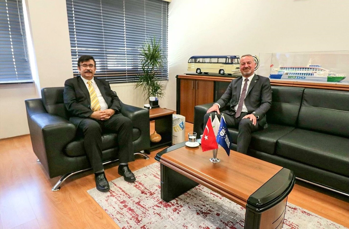 Karacabey Belediye Başkanı Fatih Karabatı, BURULAŞ Genel Müdürlüğü\'ne nezaket ziyaretinde bulundu