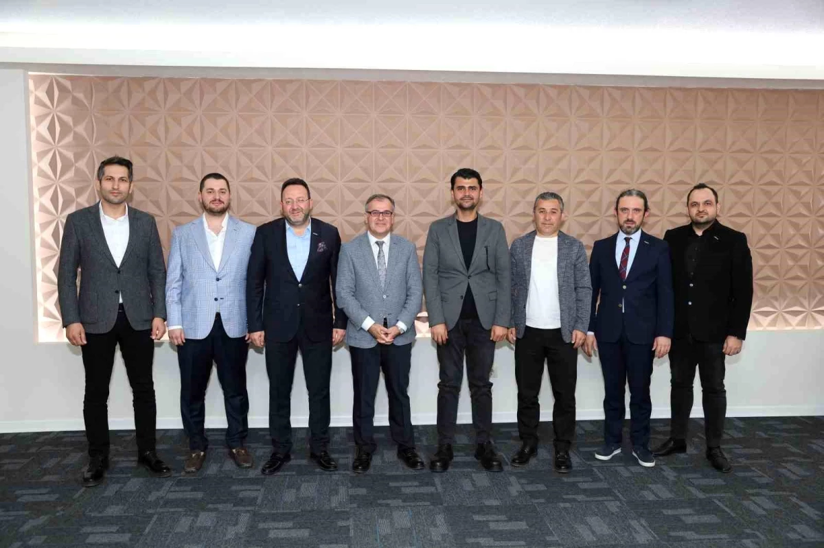 MÜSİAD Kayseri Şube Başkanı Ferhat Akmermer ve yönetimi Hacılar Belediye Başkanı Bilal Özdoğan\'ı ziyaret etti
