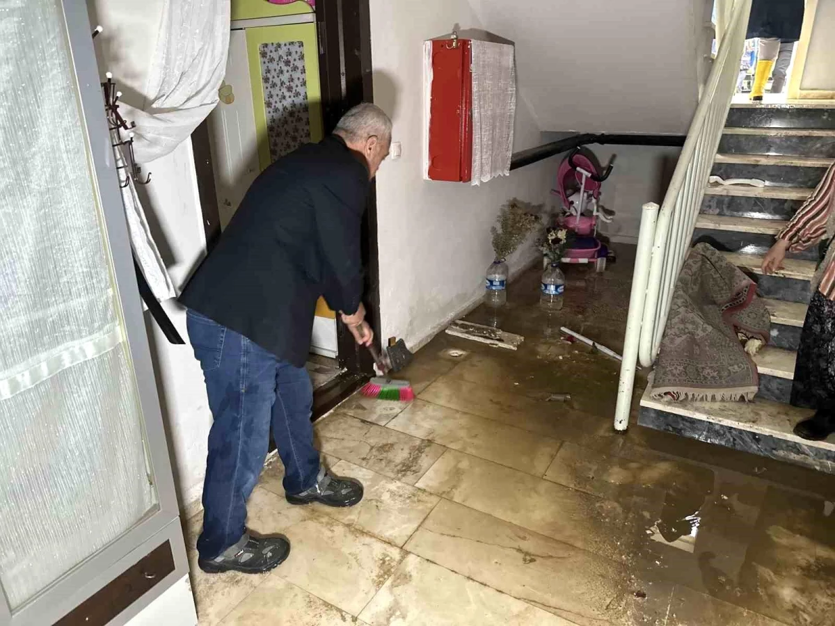 Bursa\'da Şiddetli Yağış Sonucu Dereler Taştı