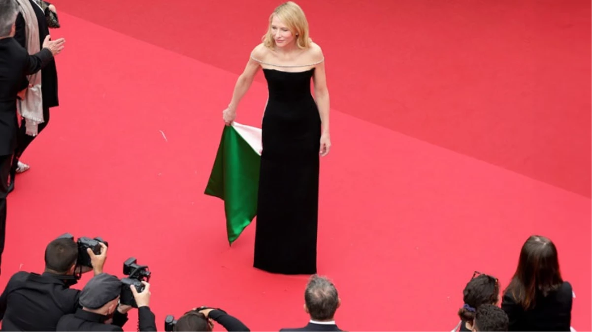 Cannes\'a damga vuran kıyafet! Oyuncu Cate Blanchett, elbisesiyle Filistin\'e destek verdi