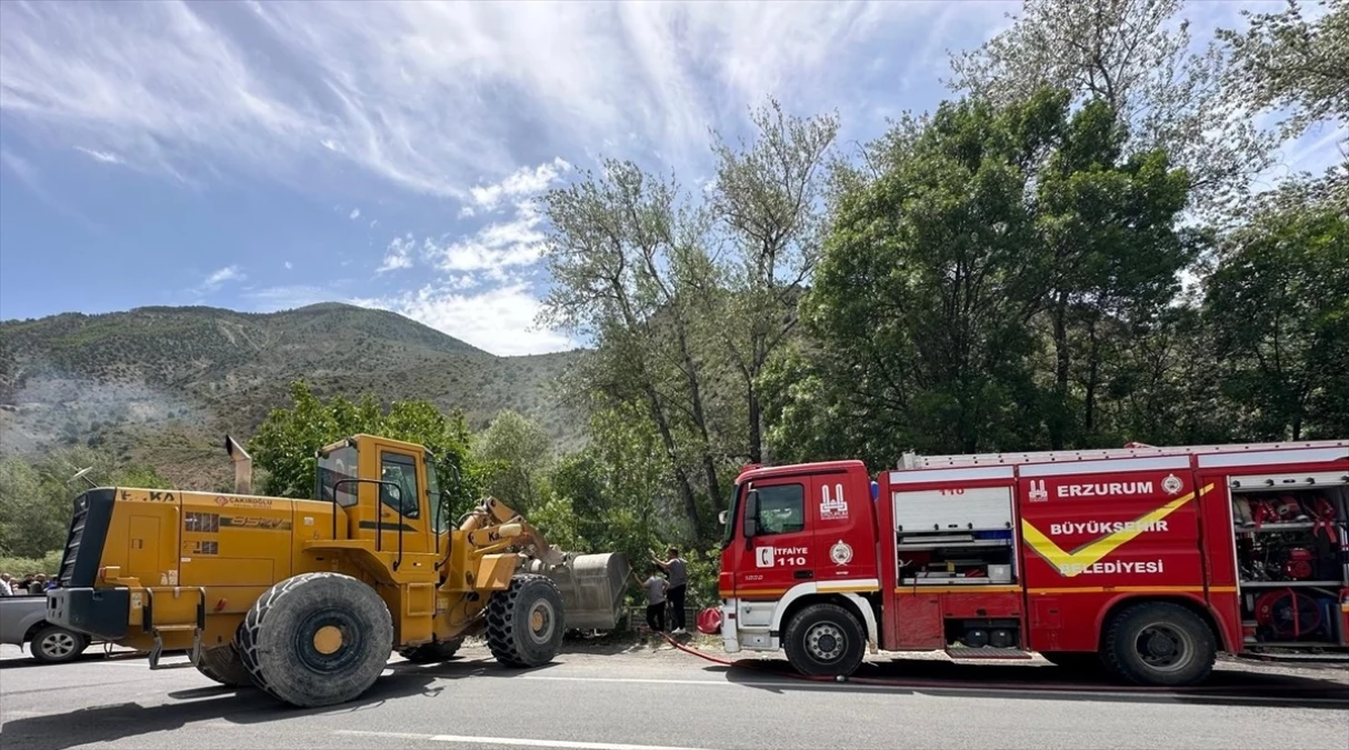 Erzurum\'un İspir ilçesinde şarampole devrilen kamyon kazasında 1 ölü, 1 yaralı