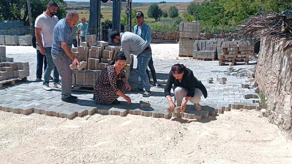 Diyarbakır Hani Belediyesi Kırsal Mahallelere Parke Taşı Döşeme Çalışmalarına Başladı