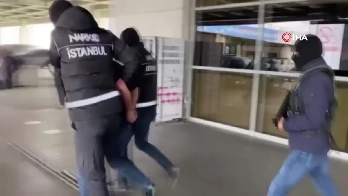 İnterpol kırmızı bülteniyle aranan 2 şahıs İstanbul\'da yakalandı