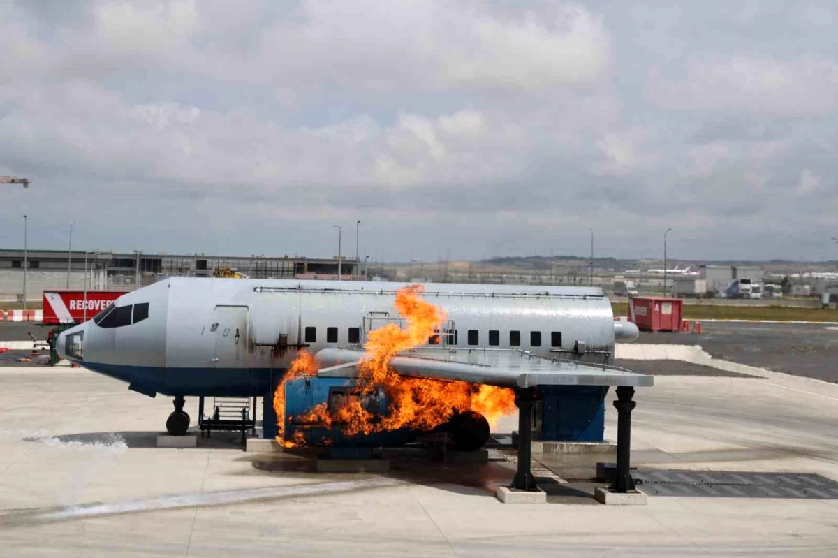 İstanbul Havalimanı\'nda Gerçekleştirilen Yangın Tatbikatında 11 Yaralı Tahliye Edildi