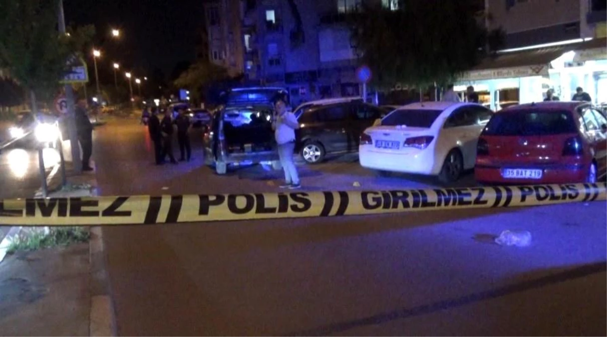 İzmir\'de Tribün Lideri Öldürüldü, Arkadaşı ve Meclis Üyesine Saldırdı