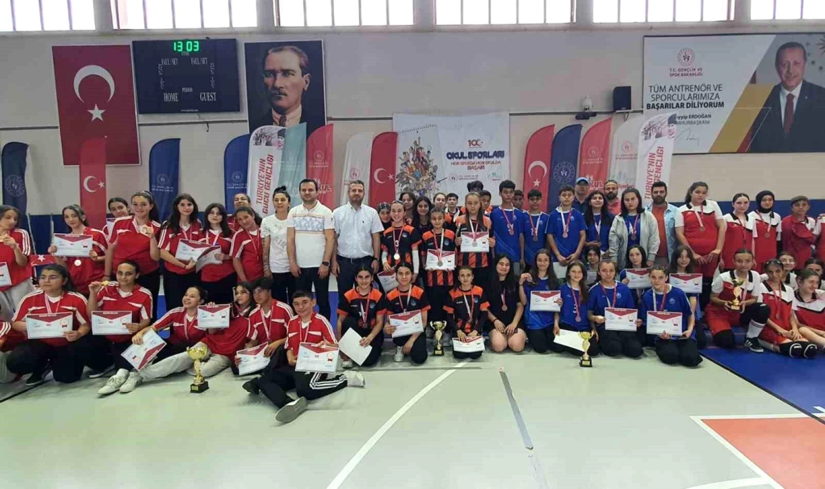 Karaman\'da Okul Sporları Yıldızlar ve Gençler Oturarak Voleybol Türkiye Şampiyonası Sonuçlandı