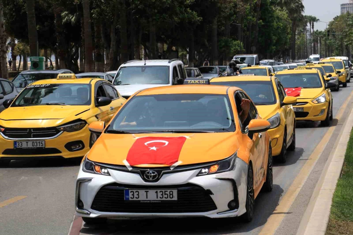 Mersin\'de taksiciler saldırıları protesto etmek için konvoy oluşturdu