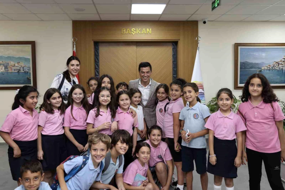 Marmaris Belediye Başkanı Ünlü, Şehit Ahmet Benler İlkokulu öğrencilerini ağırladı
