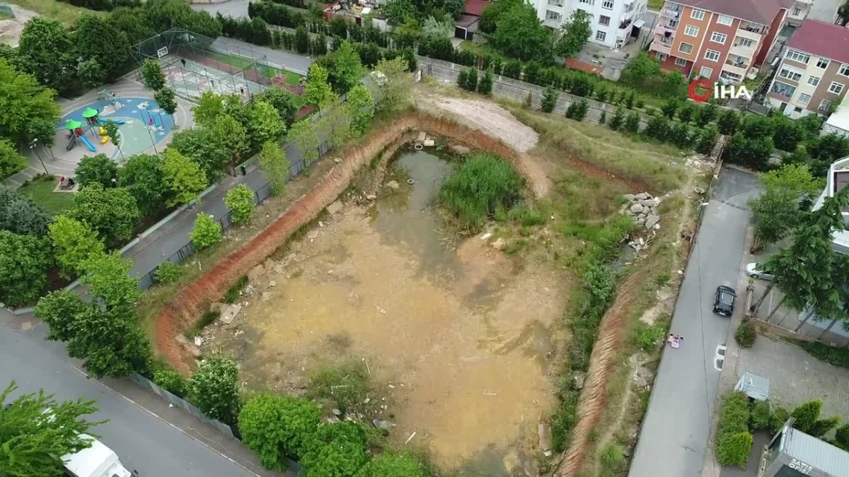 Sancaktepe\'de inşaat temelindeki su birikintisi tahliye edildi