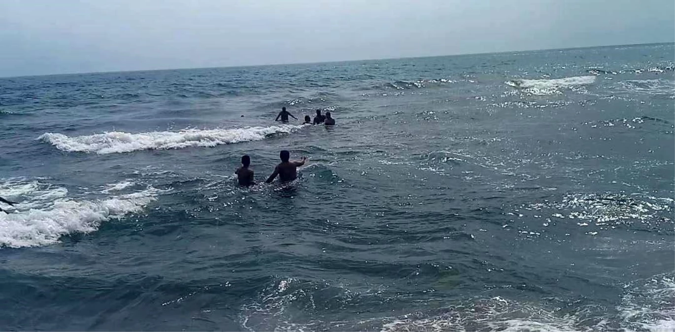 Hatay\'da Serinlemek İçin Denize Giren 3 Kişiden Birisi Boğularak Hayatını Kaybetti
