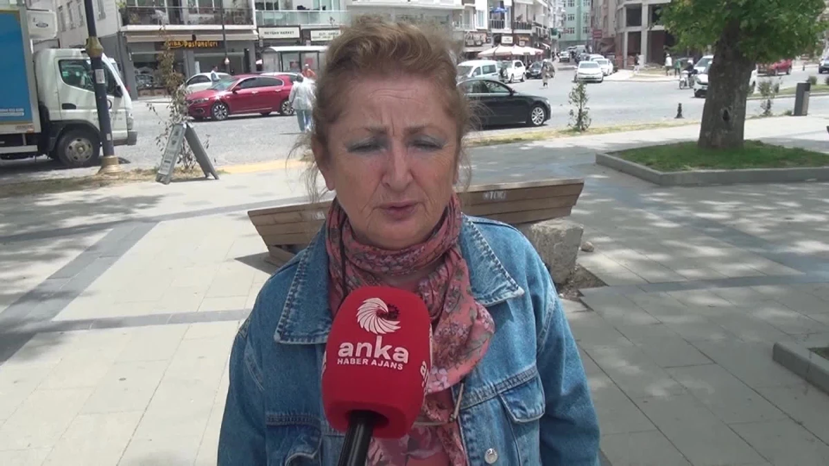Sinop Meydan Projesi\'nde Rögar Kapağı Üzerine Bank Yapılması Tartışma Yarattı