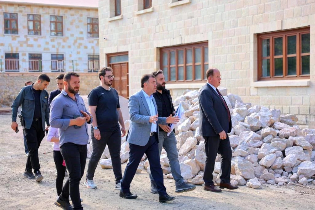 Bayburt Valisi Mustafa Eldivan, Yöresel Ürün Satış Merkezi inşaatını takip etti