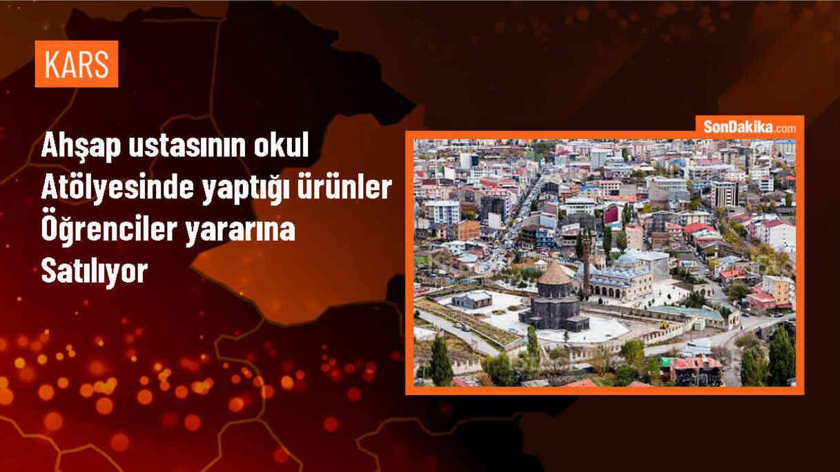 Kars\'ın Sarıkamış ilçesinde ahşap ustasının yaptığı süs eşyaları öğrencilere destek sağlıyor