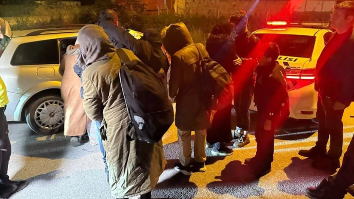 Edirne\'de "dur" ihtarına uymayan otomobilin içinden 17 kişi çıktı