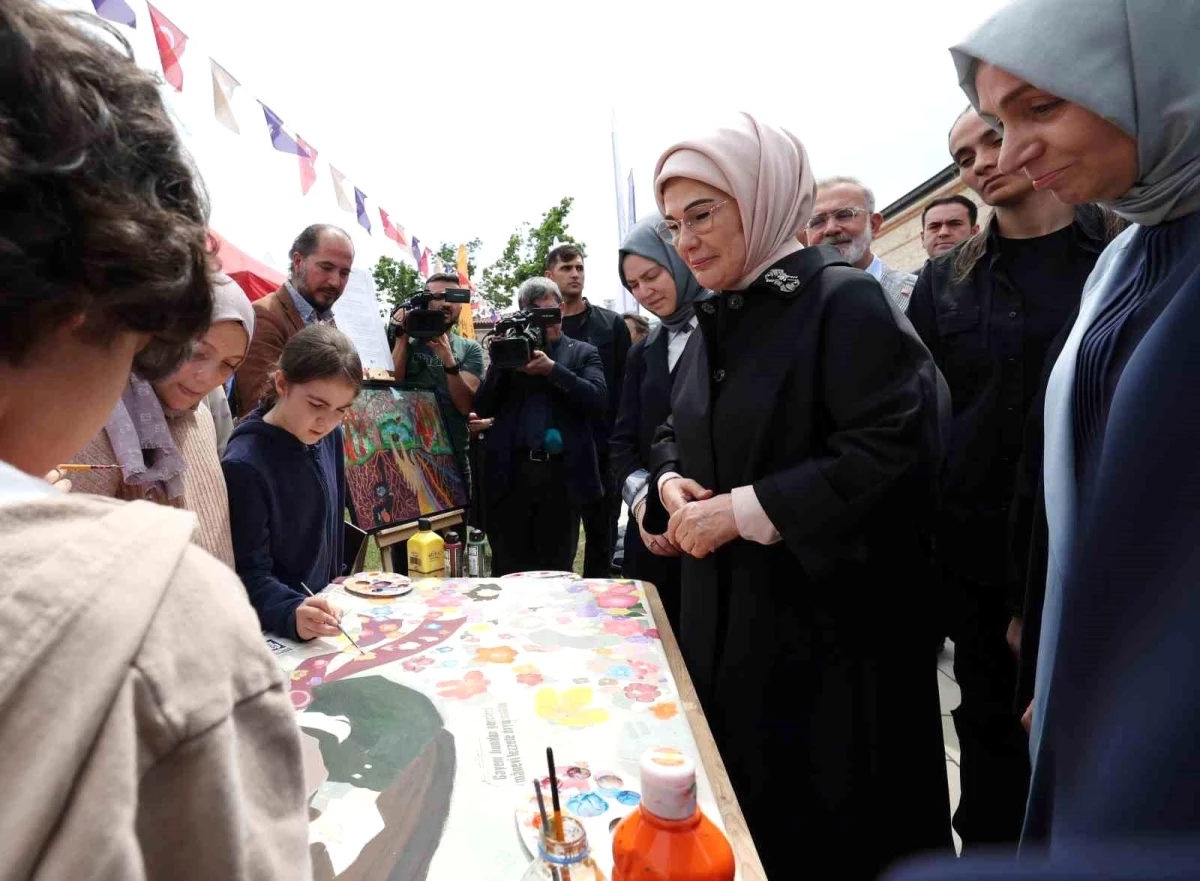 Emine Erdoğan, Şule Yüksel Şenler Vakfı Kitap ve Kültür Günleri\'ni ziyaret etti