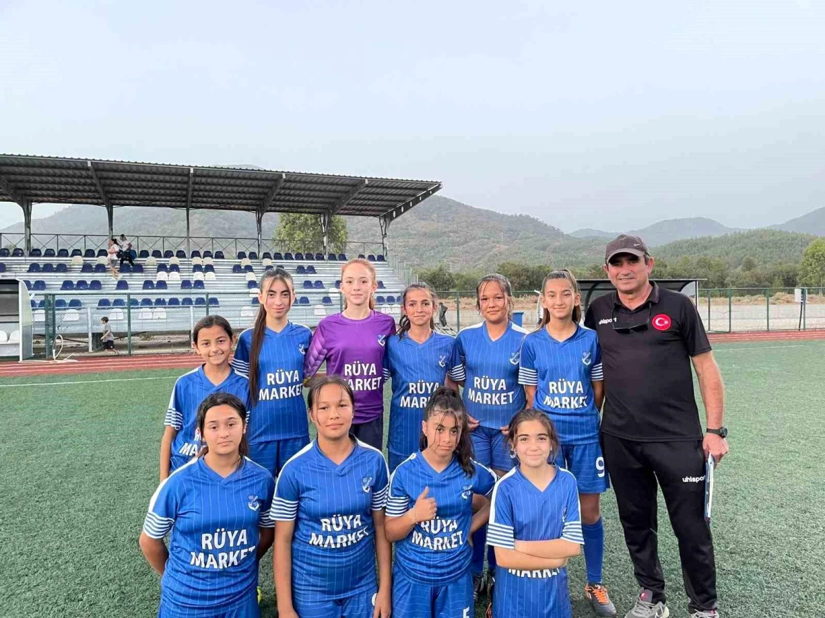 Muğla\'da Çiftlik Mahallesi Kadın Futbol Takımı Geleceğe İlerliyor