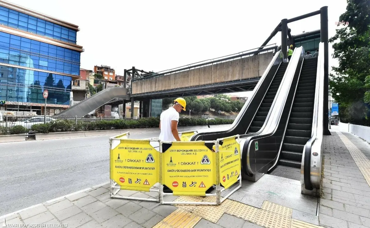 İzmir Büyükşehir Belediyesi Üst Geçitlerdeki Arızalı Asansörleri ve Yürüyen Merdivenleri Tamir Ediyor