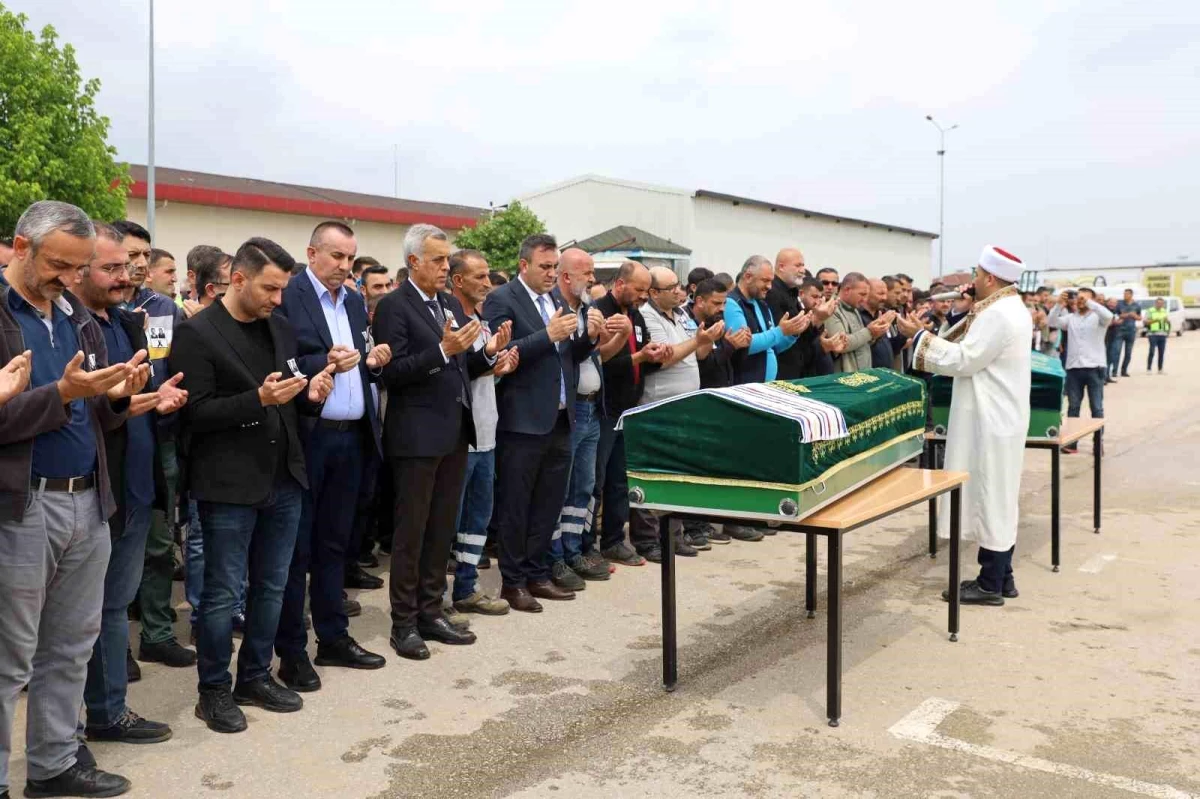 Bursa\'da trafik kazasında hayatını kaybeden 2 Büyükşehir Belediyesi çalışanı için tören düzenlendi