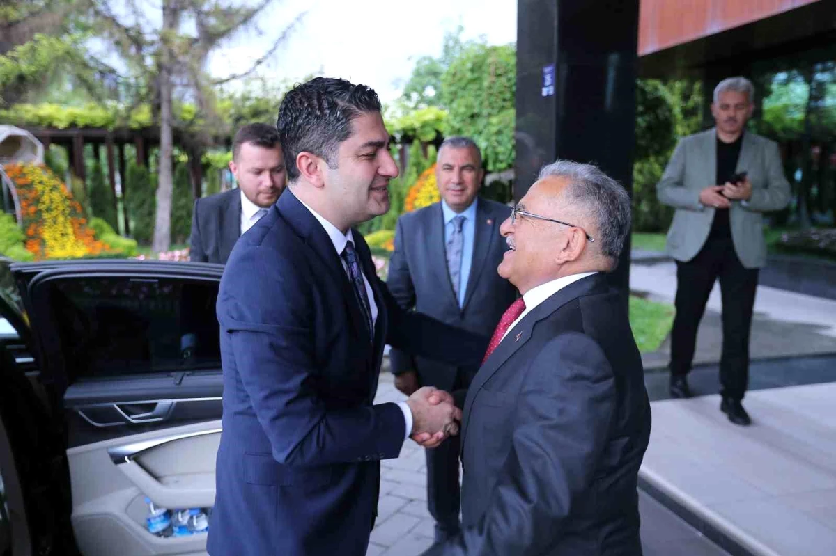 Kayseri Büyükşehir Belediye Başkanı Dr. Memduh Büyükkılıç, MHP Genel Başkan Yardımcısı İsmail Özdemir\'i misafir etti