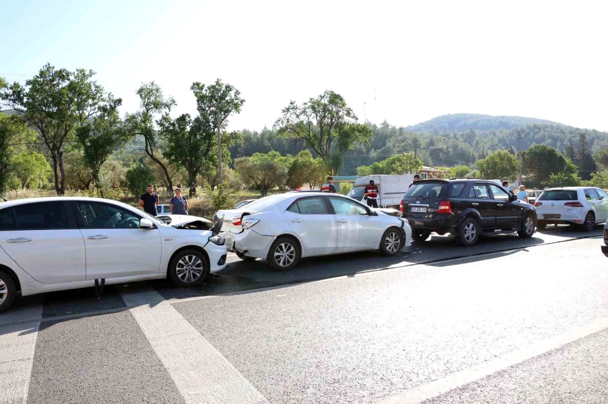 Muğla-Aydın karayolunda 4 aracın karıştığı kaza: Yaralılar ayakta tedavi edildi
