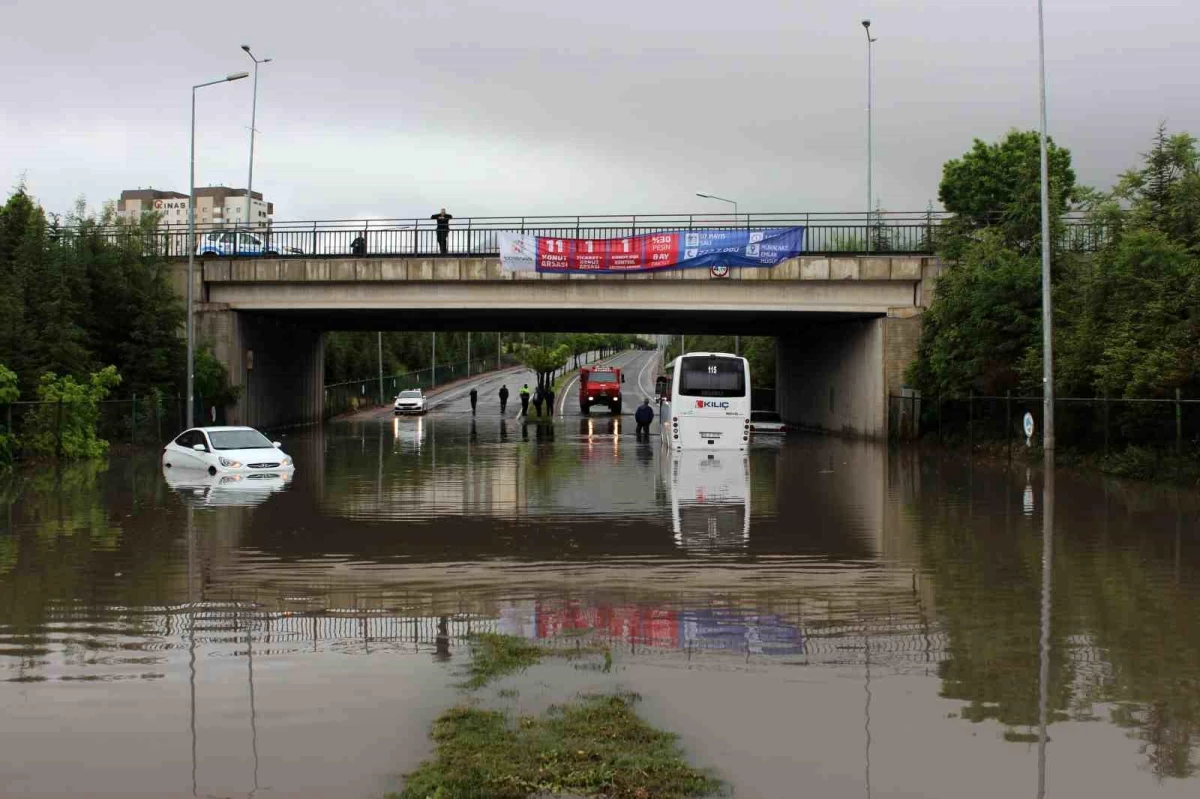 Kayseri\'de sağanak yağış su taşkınlarına neden oldu